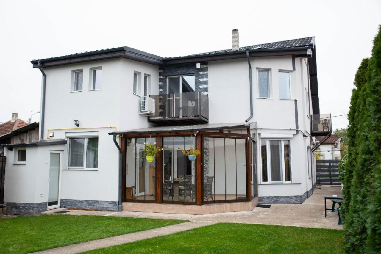 Green Apartments Орадеа Екстериор снимка