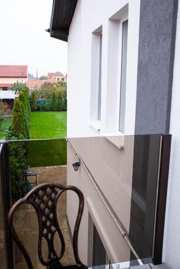 Green Apartments Орадеа Екстериор снимка