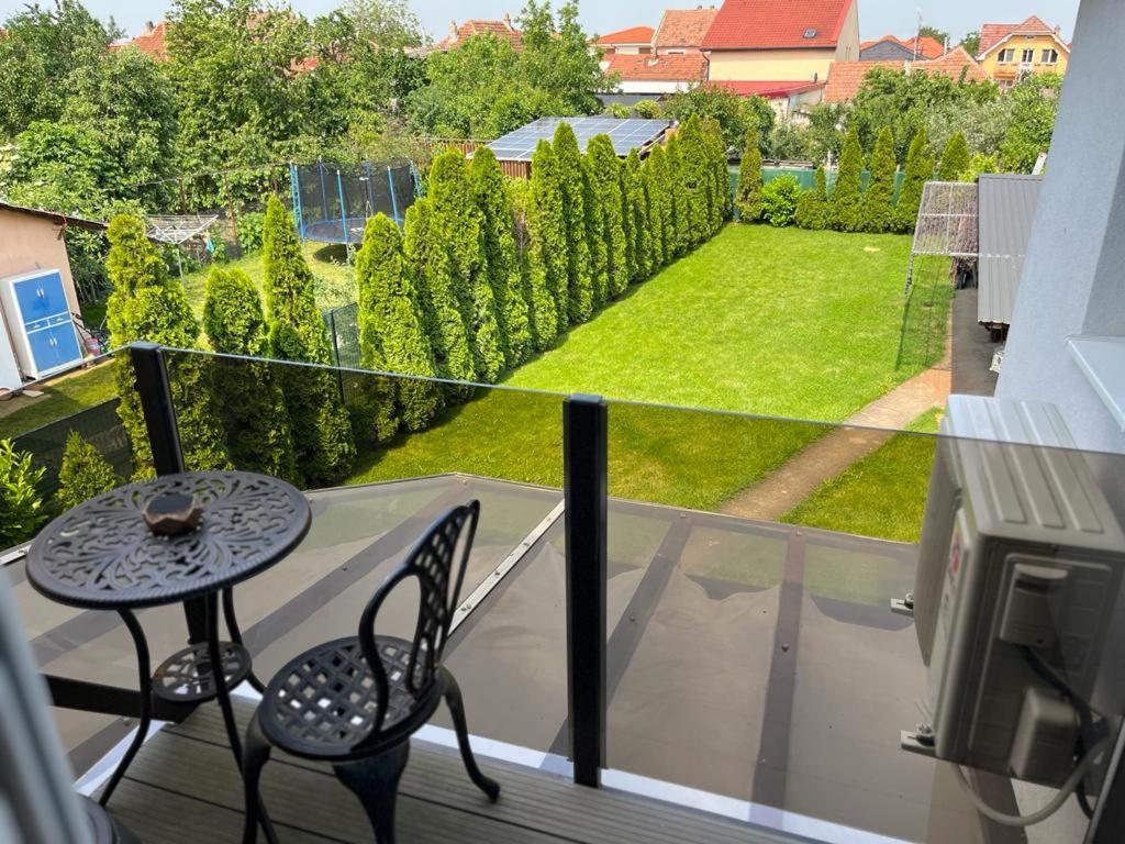 Green Apartments Орадеа Екстериор снимка