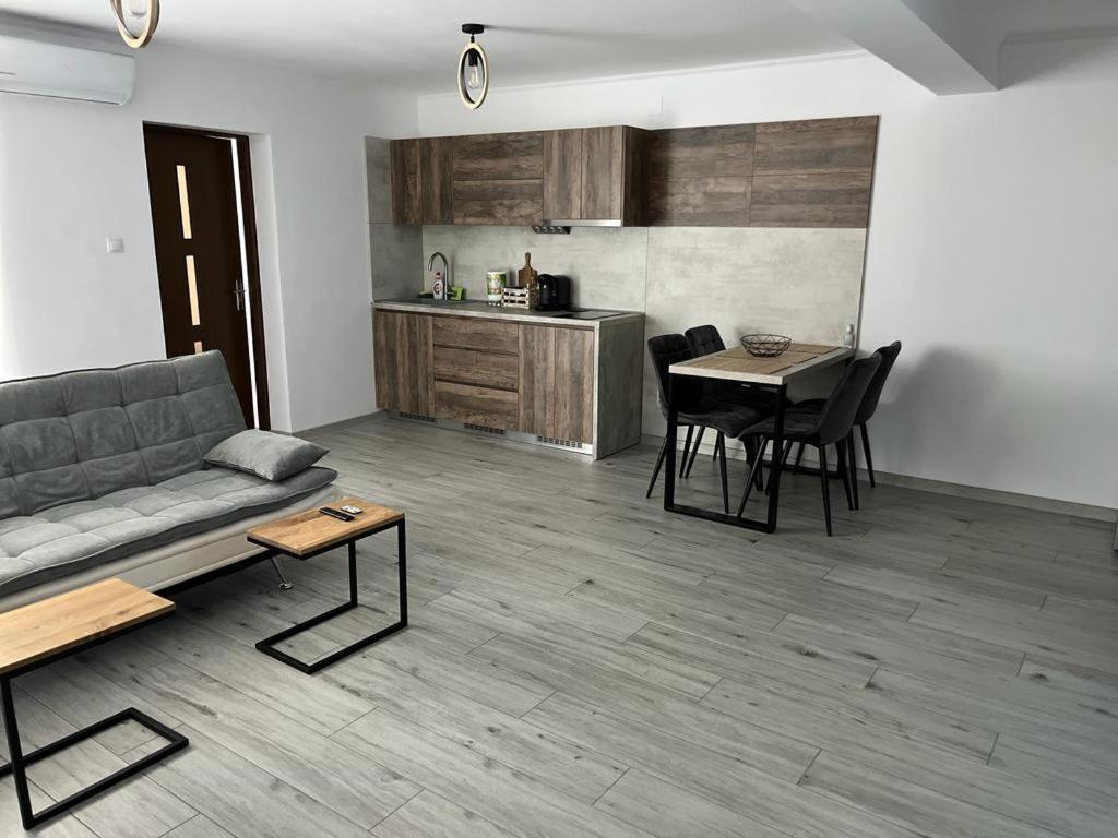 Green Apartments Орадеа Екстериор снимка